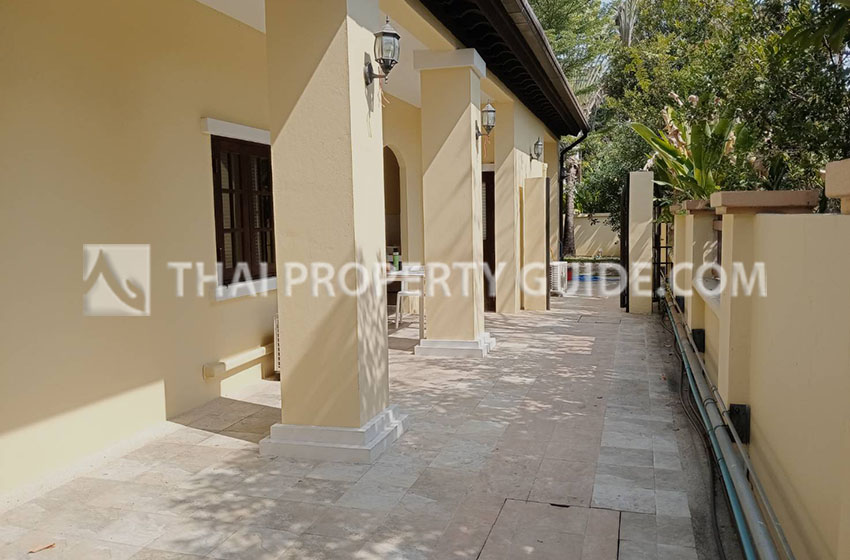 House with Private Pool in Nichada Thani 